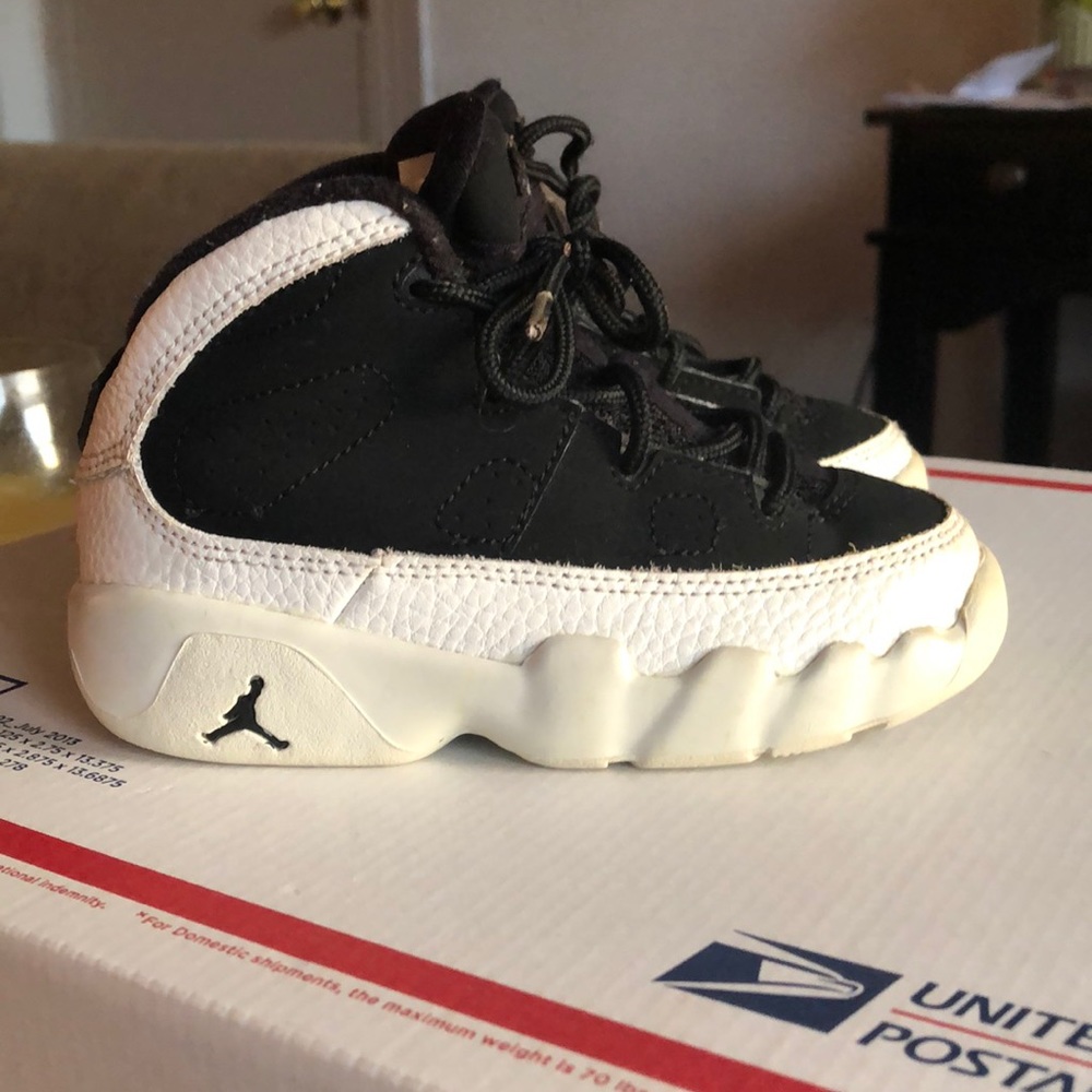 Jordan 9 Black/White Two Textures size 8C